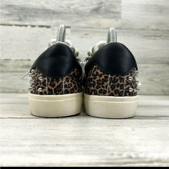 Steve Madden Parka-M Low Top Studded Side Zip Sneaker NWOT - Picture 5 of 8